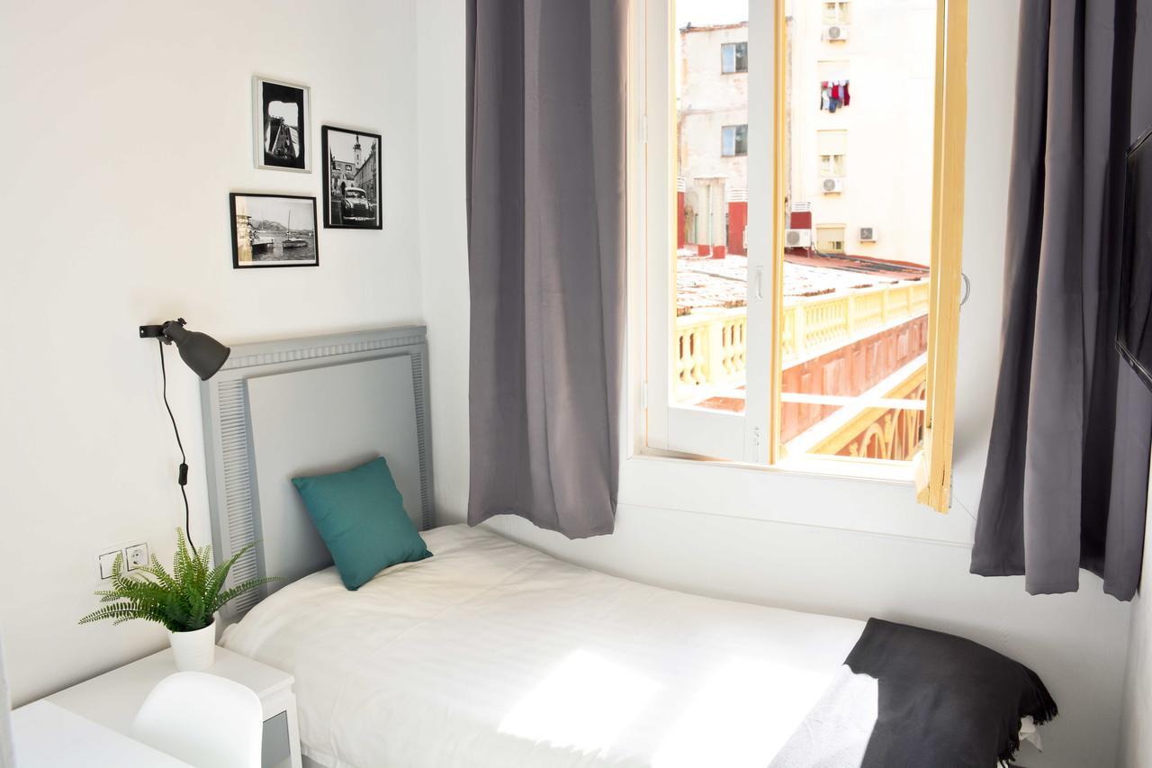 Hostal Guestped Madrid Bagian luar foto