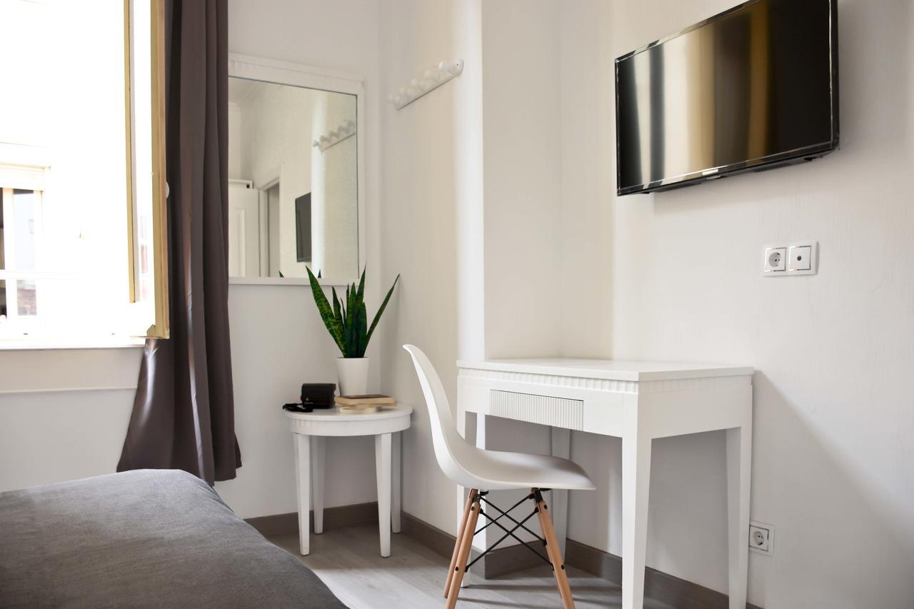 Hostal Guestped Madrid Bagian luar foto