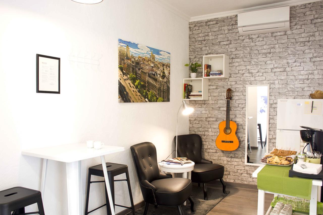 Hostal Guestped Madrid Bagian luar foto